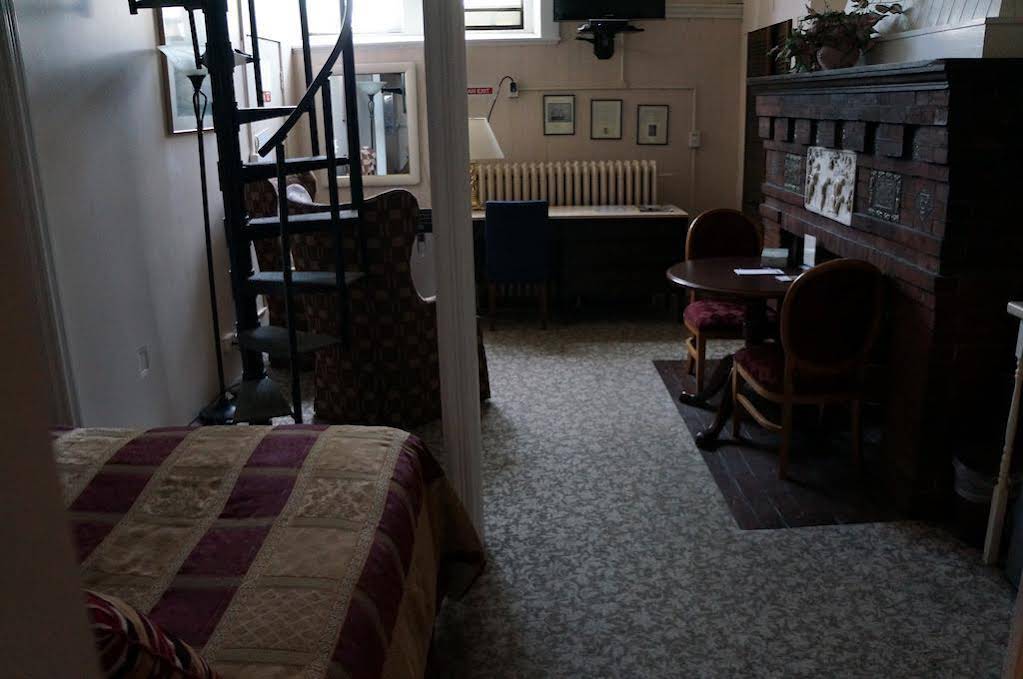 463 Beacon Street Guest House 