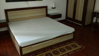 Pali Residency Noida Guestroom