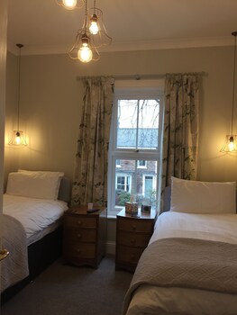 Windsor Guest House Guestroom