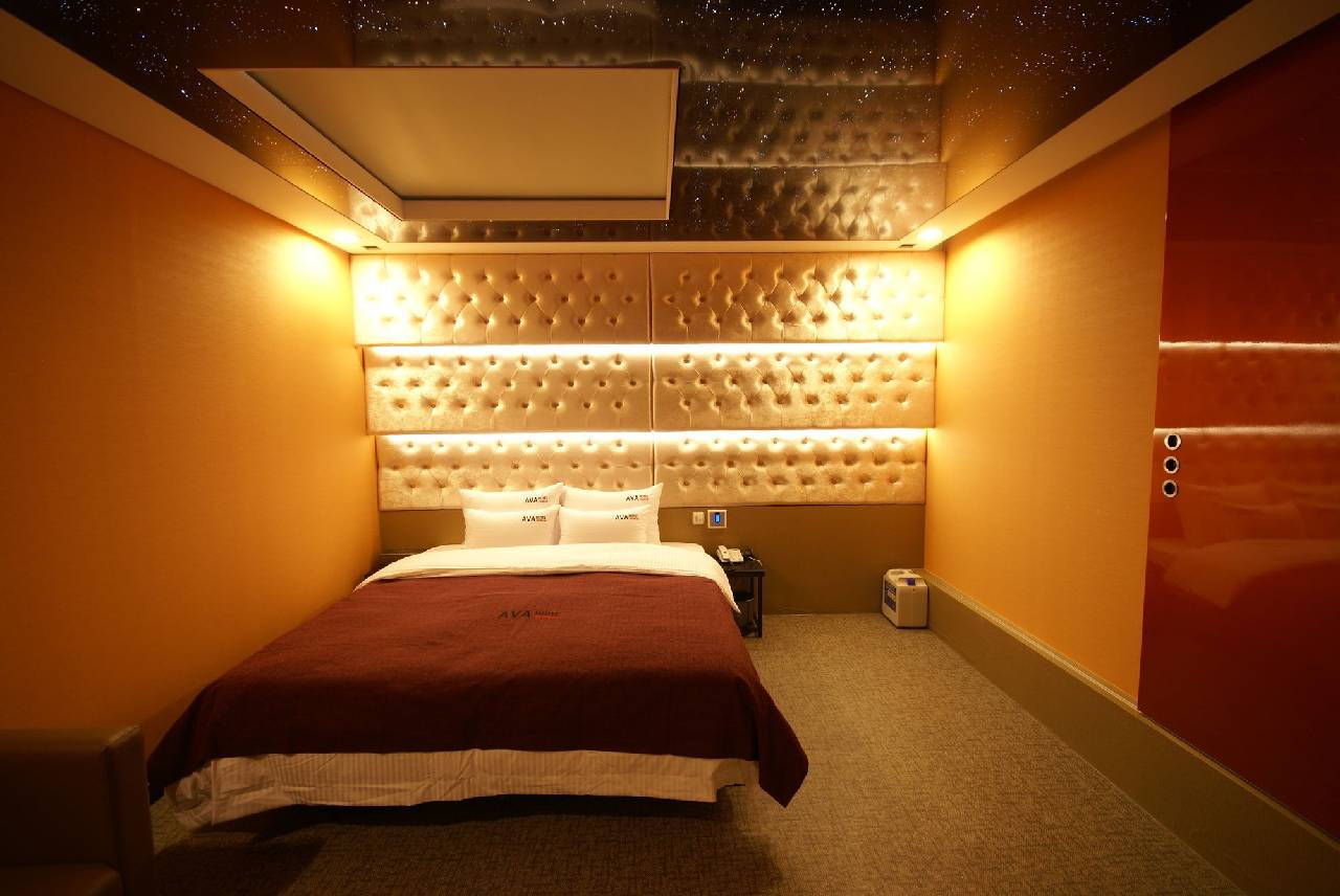 Ava Hotel Changwon (آوا هتل چانگوون) 