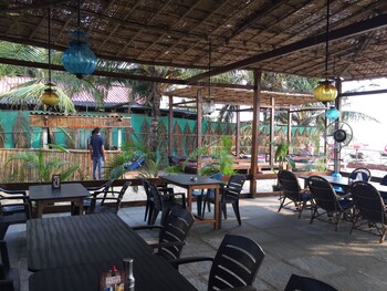 Morjim Coco Palms Resort Restaurant