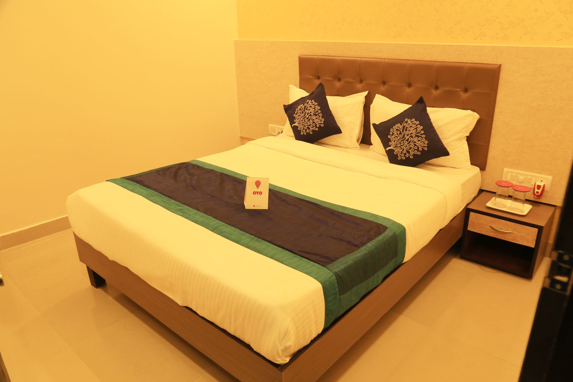 Oyo 8678 Hotel Golden Nest 