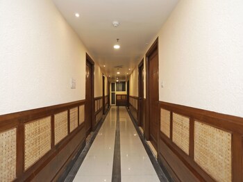 Oyo 11061 Hotel Awesome Hotel Interior