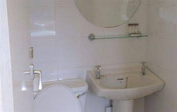 Pearl Court Guesthouse 