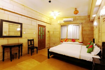 Hotel Lal Garh Fort And Palace Guestroom