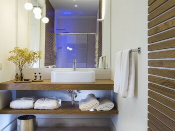 Relais San Giuliano Bathroom Sink