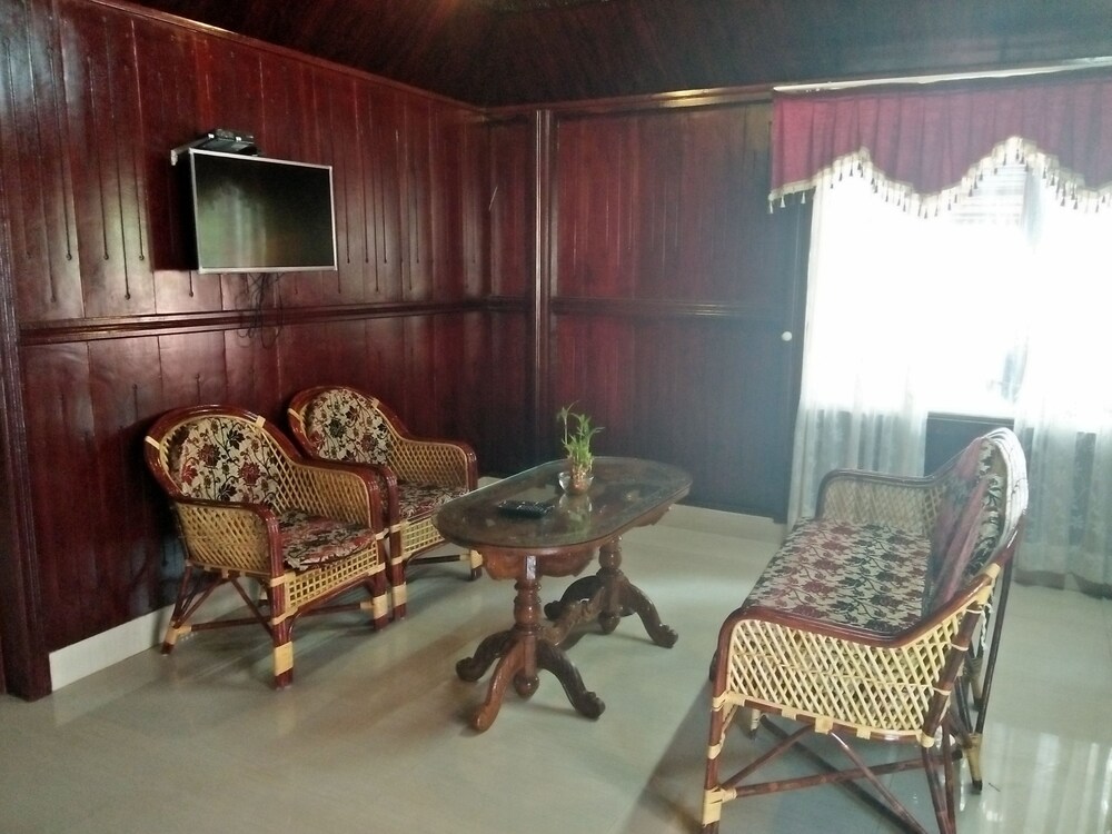 Black Beach Resort Living Area