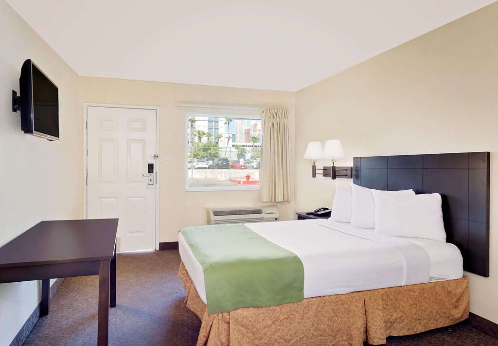 Howard Johnson By Wyndham Las Vegas Near The Strip Guest room