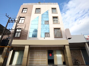Oyo 4727 Hotel Sangam Pacific Featured Image
