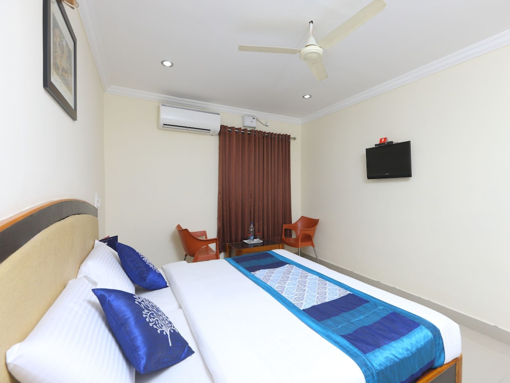 Oyo 9349 Hotel Swaagat Residency Guestroom