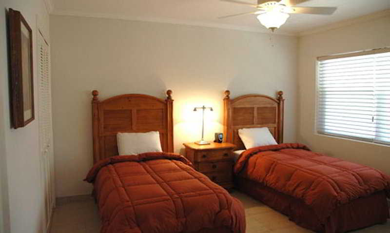Hut Pointe Room