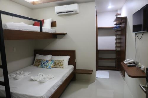4.13 Suites Hotel 