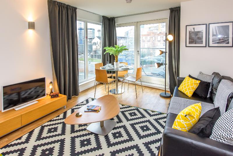 Approved Serviced Apartments Skyline Room