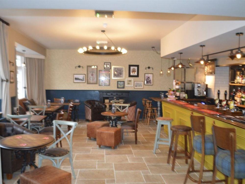 Woolpack Hotel (وولپاک هتل) 