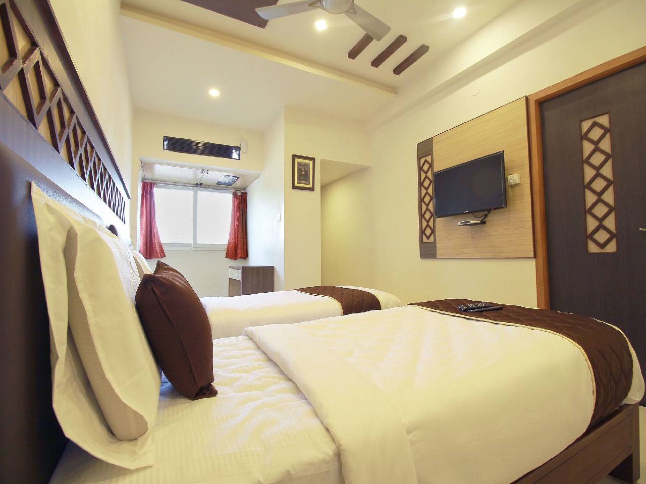 Oyo 11489 Pkn Classic Regency 