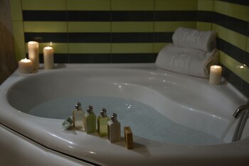Robur Marsorum (روبور مارسوروم) Bathroom