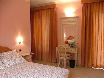 Hotel Langa In 