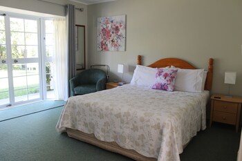 Ash Grove Boutique Motel Guestroom