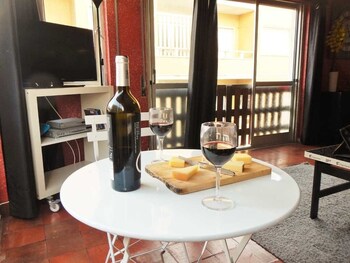 Caparica Central Apartment By Host Point In-Room Dining