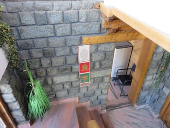 Hotel Nezer Holiday Inn (هتل نزر هالیدی این) Staircase