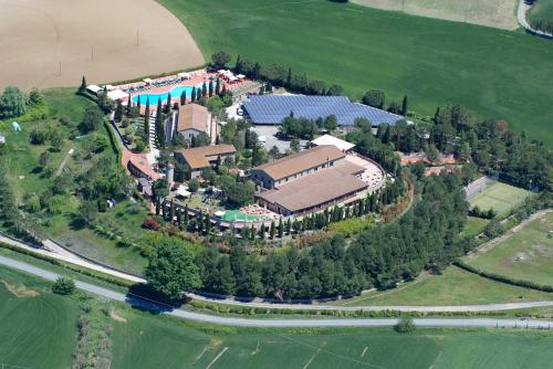 Hotel Fattoria Belvedere (هتل فاتوریا بلودر) 
