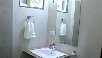 Hotel Lokpriya Inn Bathroom Sink