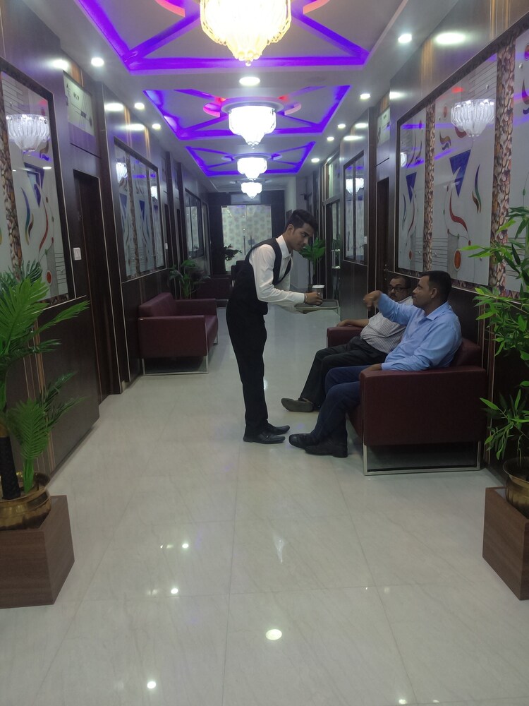 Hotel Embassy International Lobby Lounge