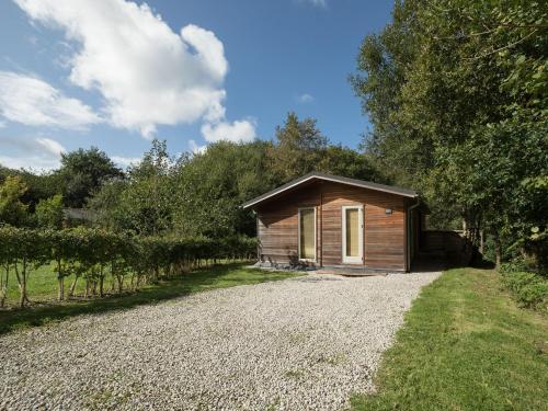1 Streamside Looe 