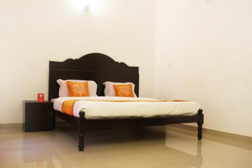Oyo 4867 Royal Homes 