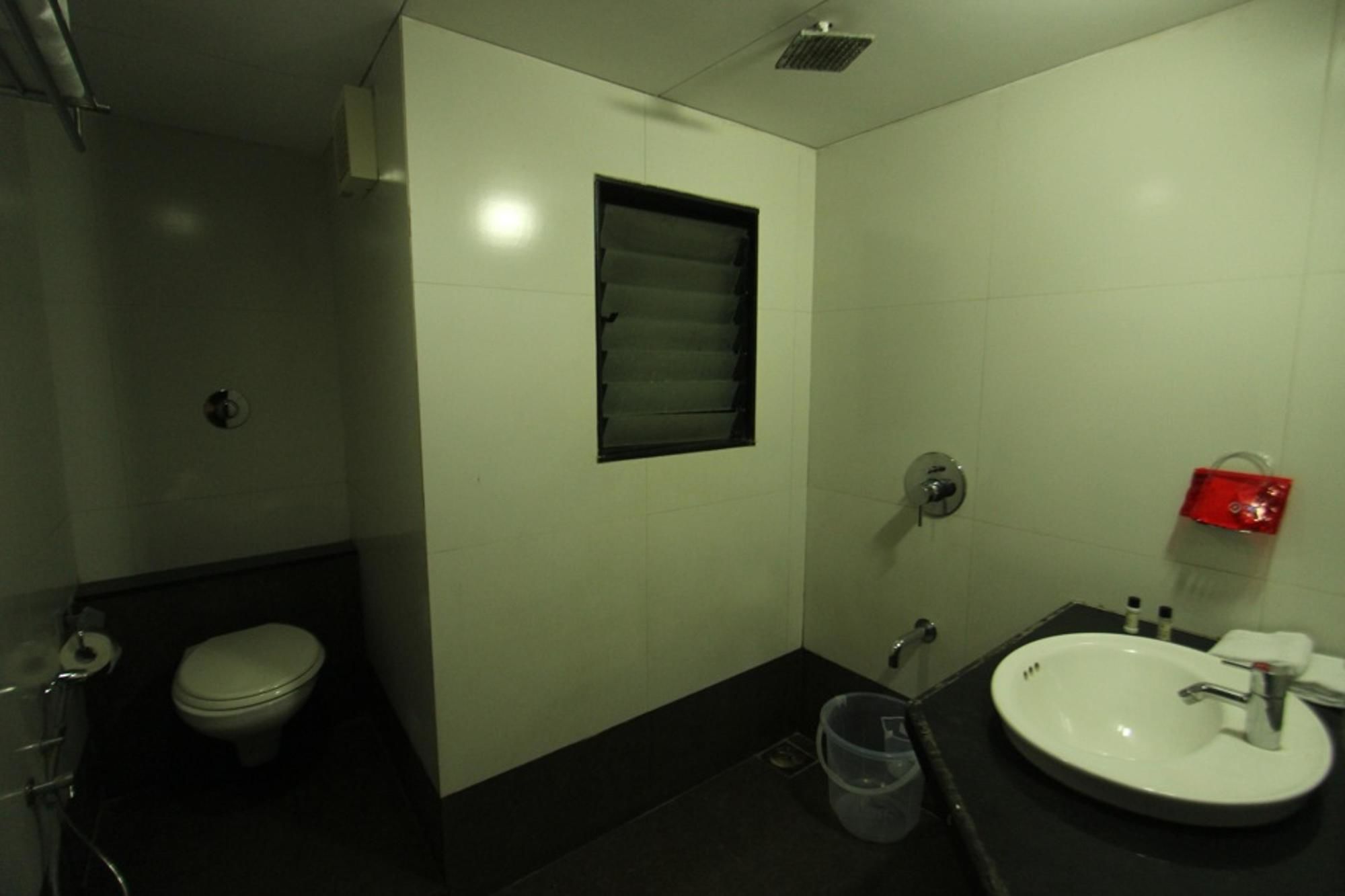 Oyo Rooms Lal Darwaja Road 