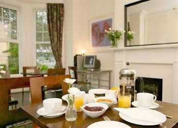 Pearl Court Guesthouse 