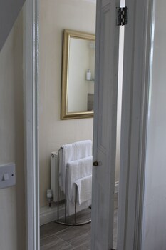 The Chainbridge Inn ( چینبریدج این) Bathroom