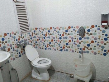 Hotel Midtown Bathroom