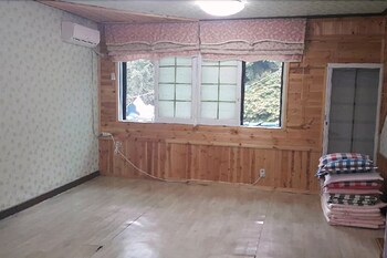 Muju Bakam Villa Pension Guestroom