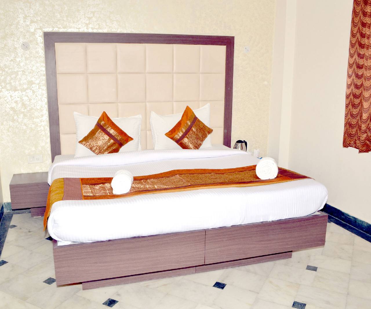 Optimum Sheela Inn @ Taj 