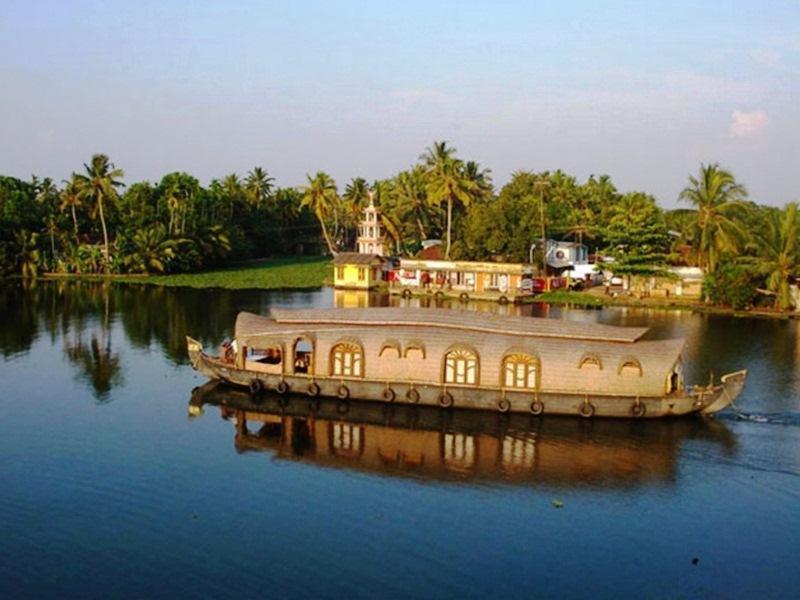 Alleppey Crystal Holidays Houseboat 