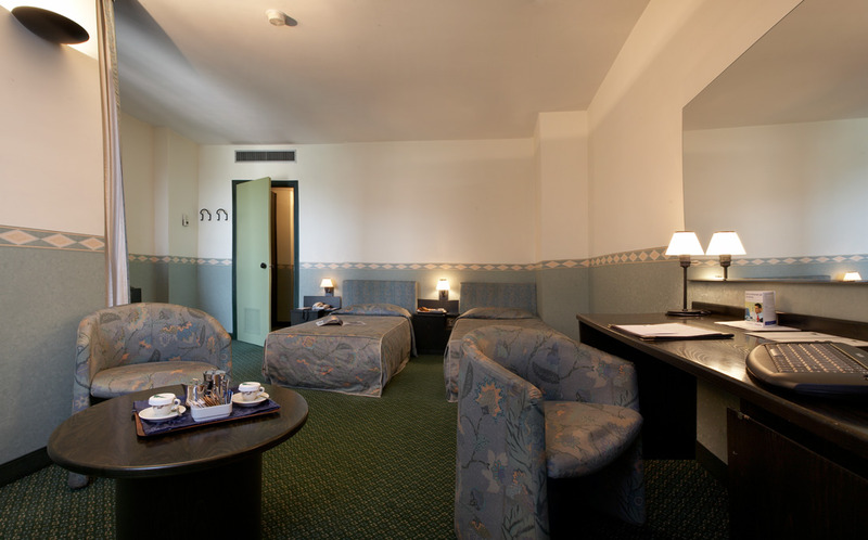 Pacific Hotel Airport Room