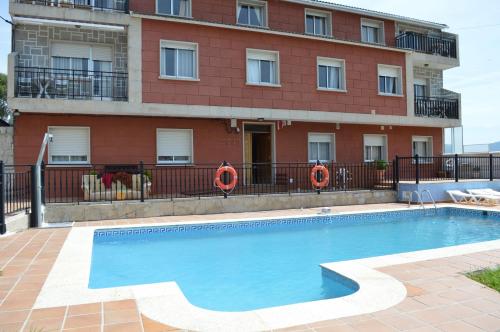 Apartamentos Sinás Playa 