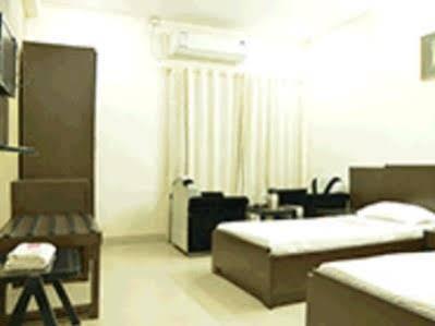 Oyo 24875 Hotel Gokul 