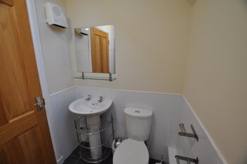 4 Varis Apartments (۴ واریس آپارتمنتس) Bathroom