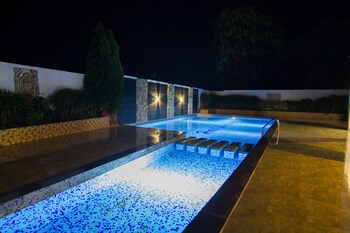 Hotel Landmark Outdoor Pool