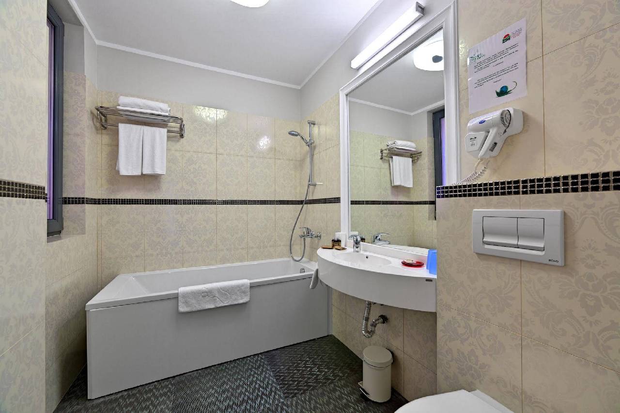 Hotel Tomis 