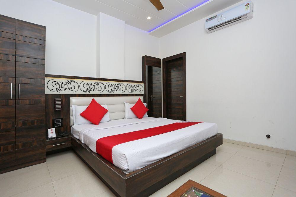 Oyo 10842 Hotel Anjali Mahal 