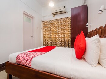 Oyo 635 West End Hotel Guestroom