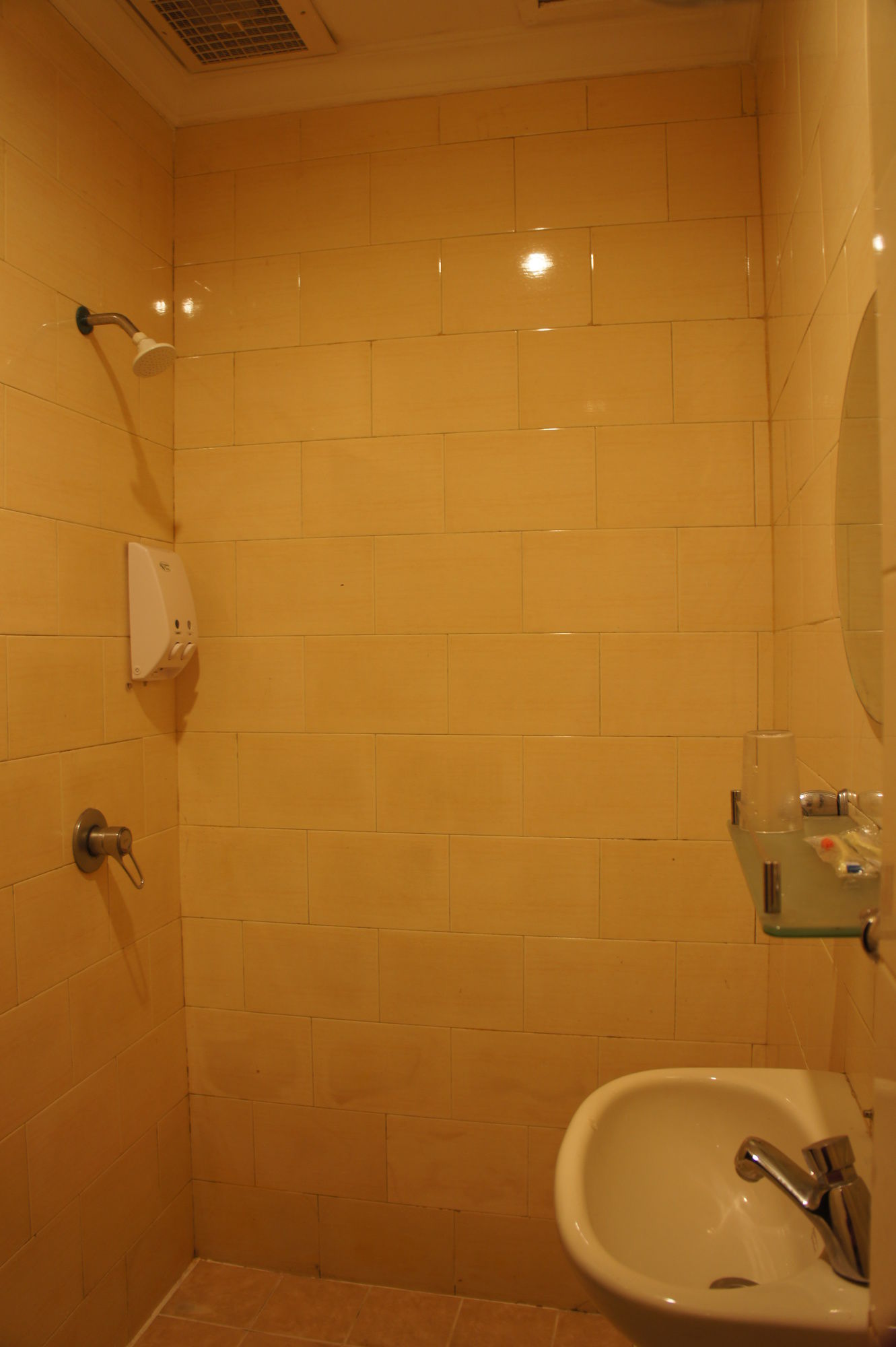 Sky View Hotel (اسکای ویو هتل) 