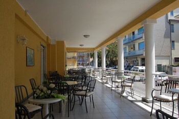 Hotel Dora Hotel Entrance