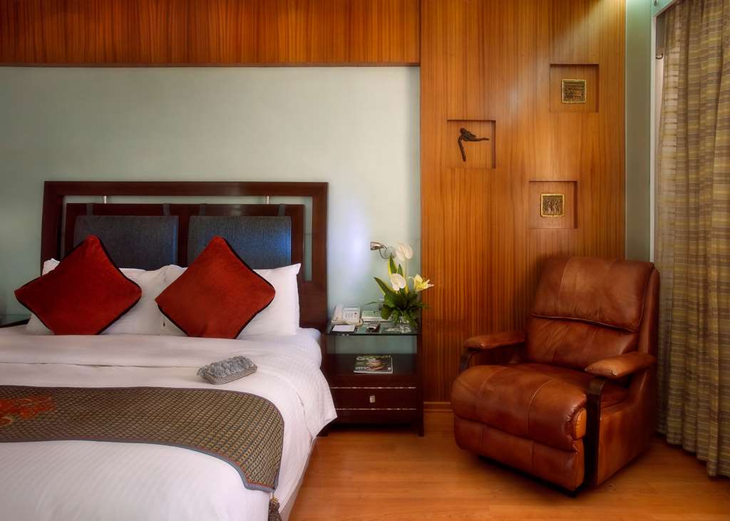 The Lalit Mumbai Airport Guest room