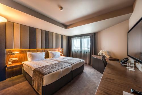 All Seasons Residence Hotel 