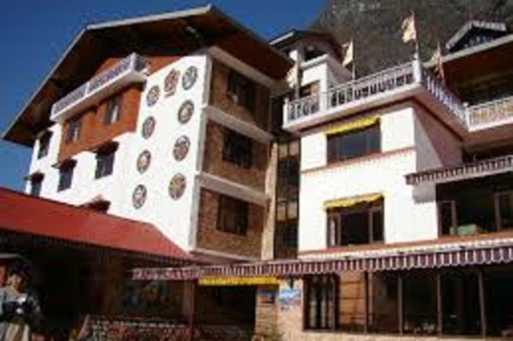 Yarlam Resort 