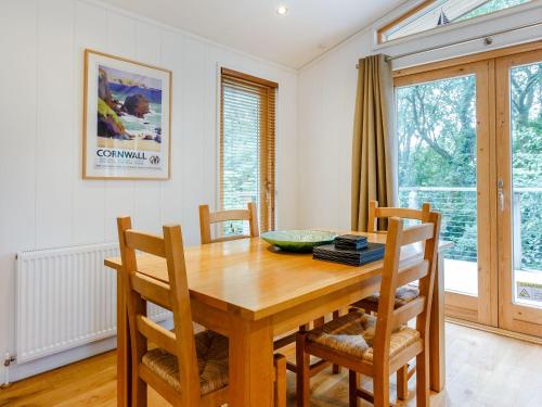 8 Streamside Looe 